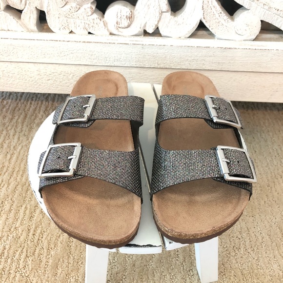 Steve Madden ‘Pleasee’ Hologramlure Sandals - Picture 3 of 5